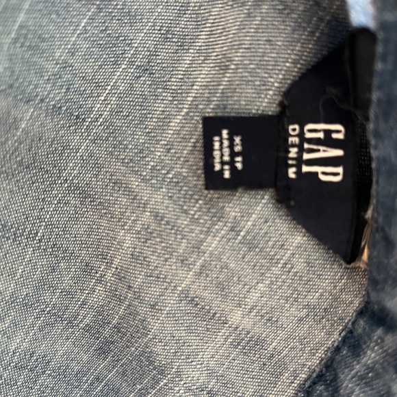 Gap size XS denim top - Picture 8 of 8